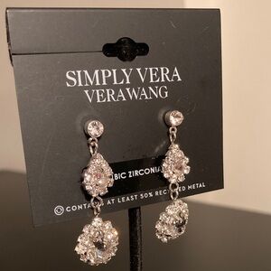 【送料無料】 ヴェラウォン レディース ピアス・イヤリング アクセサリー Simply Vera Vera Wang Silver Tone & Jet Simulated Crystal Linear Drop Earrings Clear NEW SIMPLY VERA VERA WANG SMALL GREEN FRONT BACK SNAKE PIERCED EARRINGS |  eBay